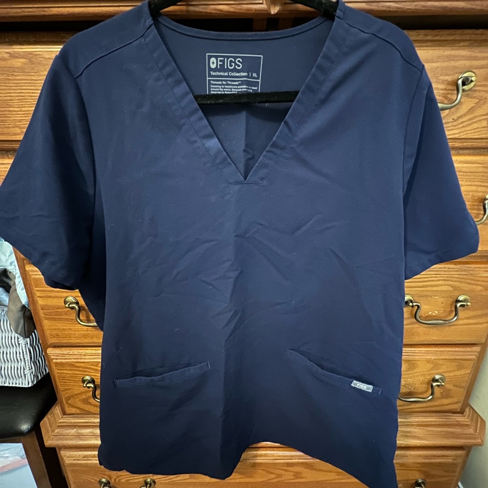 FIGS Women's Navy Blue Scrub Top. Short sleeve, size XL